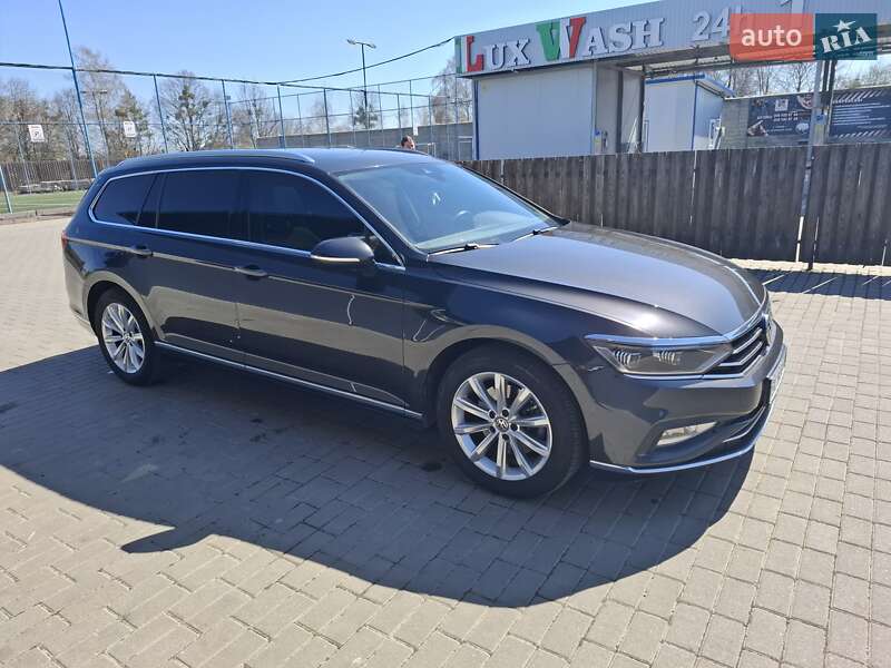Универсал Volkswagen Passat 2020 в Львове