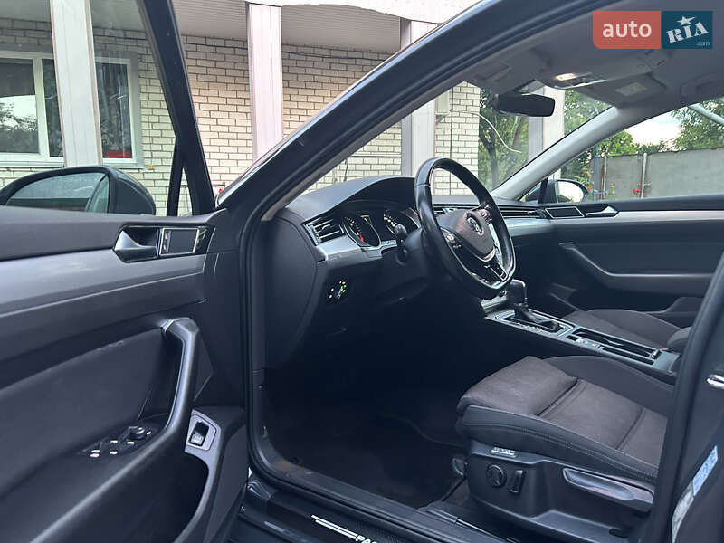 Универсал Volkswagen Passat 2017 в Киеве фото 9 Универсал Volkswagen Passat 2017 в Киеве