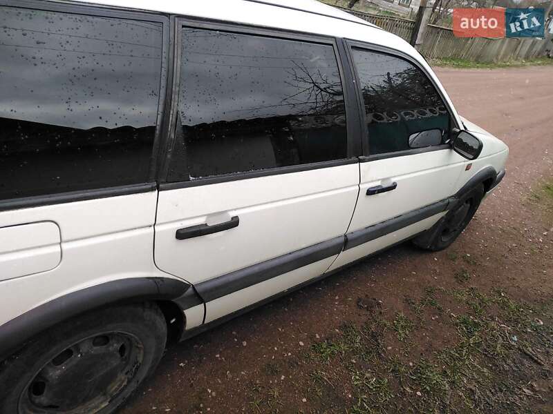Универсал Volkswagen Passat 1992 в Овруче