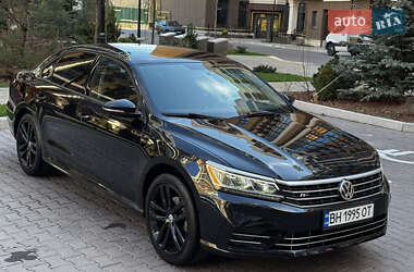 Седан Volkswagen Passat 2017 в 