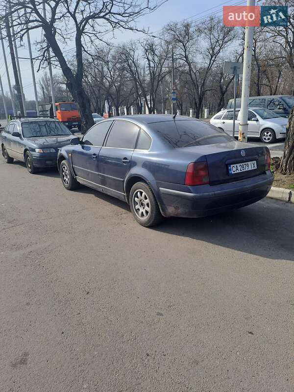 Седан Volkswagen Passat 1996 в Доброславе