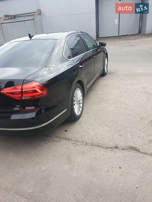 Седан Volkswagen Passat 2016 в Львове