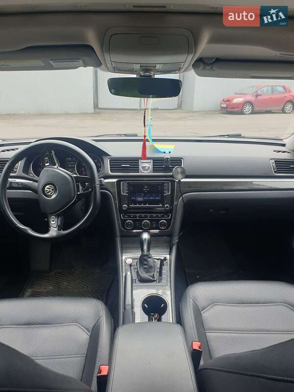 Седан Volkswagen Passat 2016 в Львове