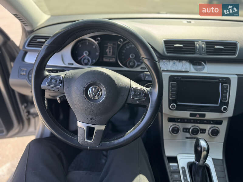 Седан Volkswagen Passat 2013 в Киеве