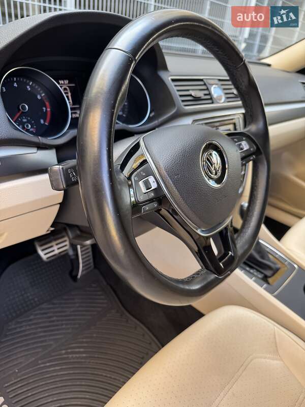 Седан Volkswagen Passat 2016 в Києві