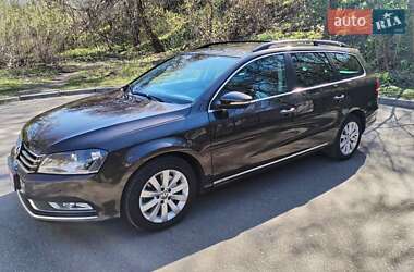 Універсал Volkswagen Passat 2012 в 