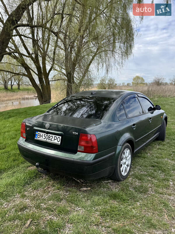 Седан Volkswagen Passat 1998 в Борисполе