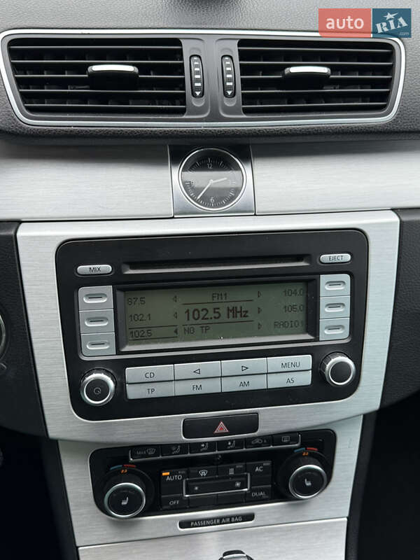 Универсал Volkswagen Passat 2011 в Староконстантинове