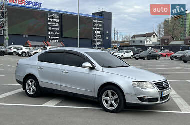 Седан Volkswagen Passat 2005 в 