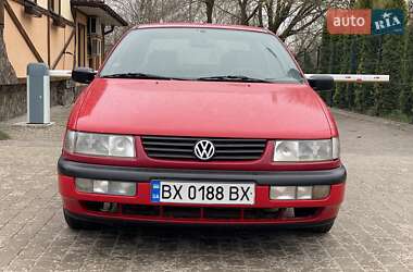 Седан Volkswagen Passat 1993 в 