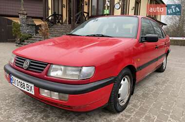 Седан Volkswagen Passat 1993 в 