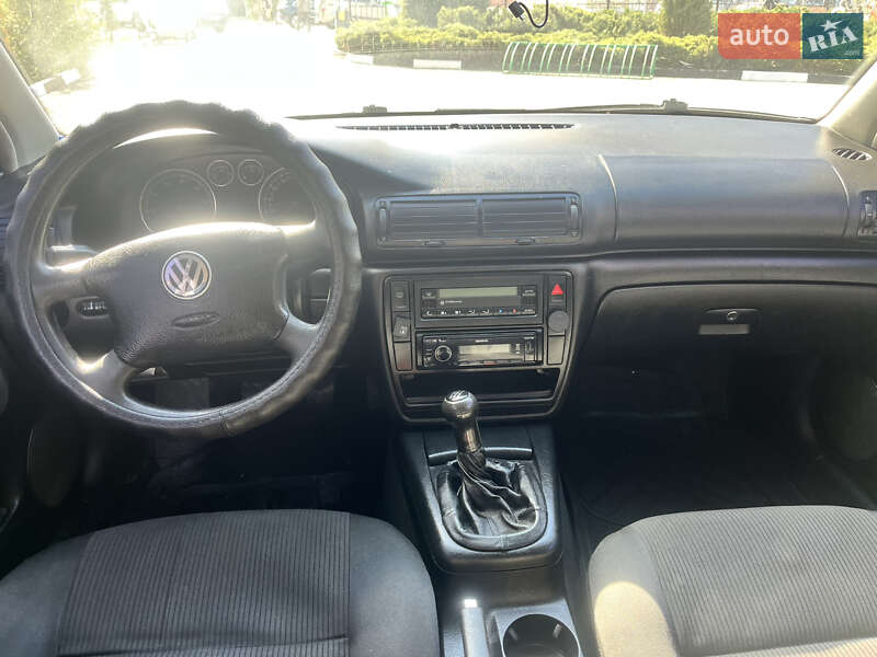 Седан Volkswagen Passat 2003 в Харькове