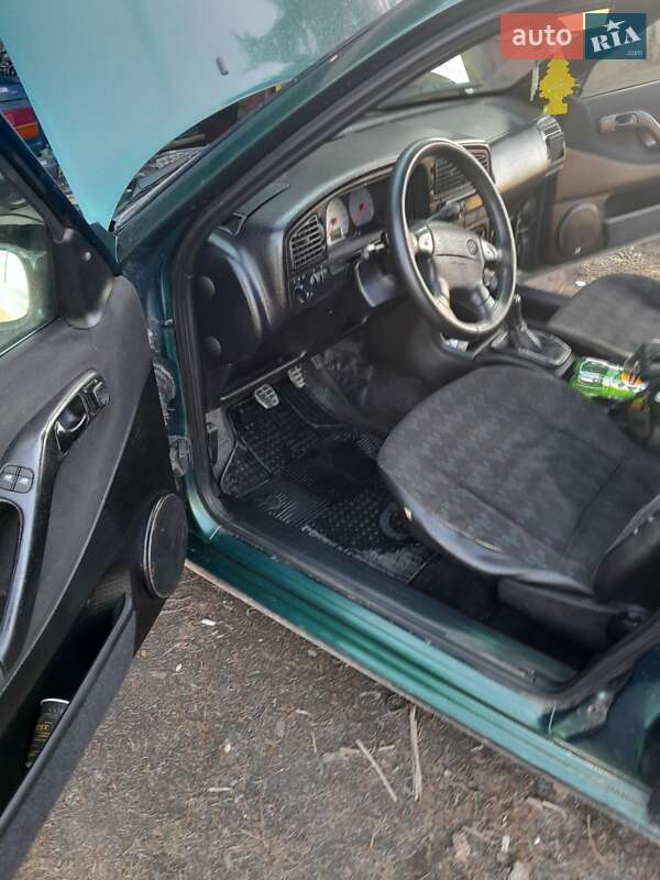 Седан Volkswagen Passat 1996 в Изяславе