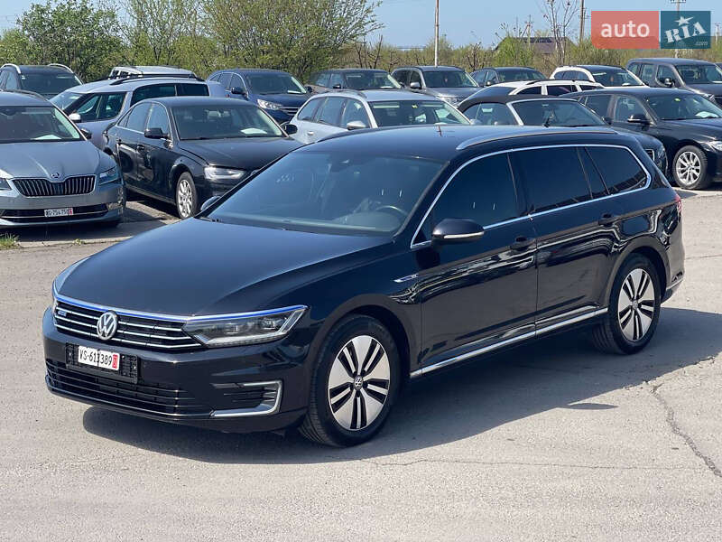 Универсал Volkswagen Passat 2018 в Ужгороде