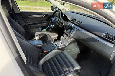 Універсал Volkswagen Passat 2012 в 