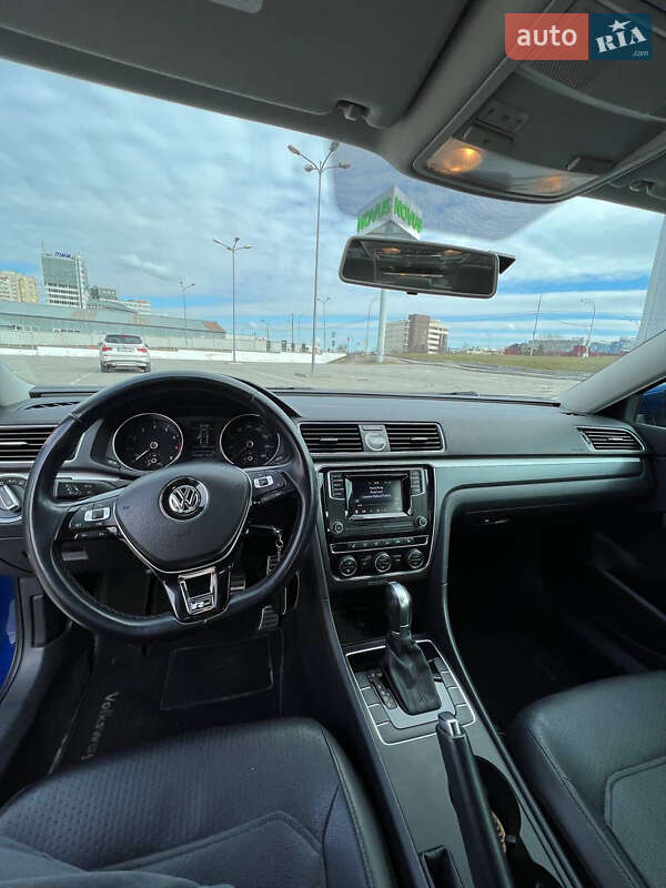 Седан Volkswagen Passat 2016 в Ромнах