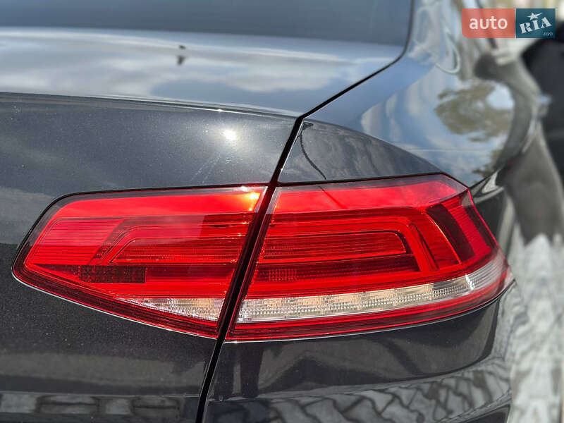 Седан Volkswagen Passat 2015 в Днепре