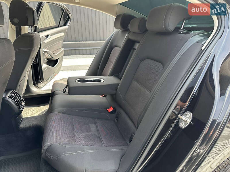 Седан Volkswagen Passat 2015 в Днепре