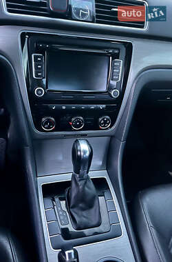 Седан Volkswagen Passat 2013 в 