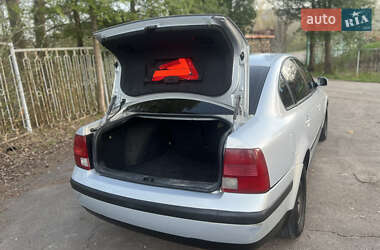 Седан Volkswagen Passat 1998 в 