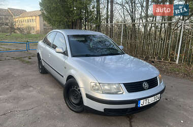 Седан Volkswagen Passat 1998 в 