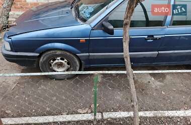 Універсал Volkswagen Passat 1993 в 
