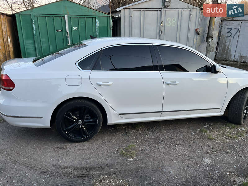 Седан Volkswagen Passat 2013 в Василькові