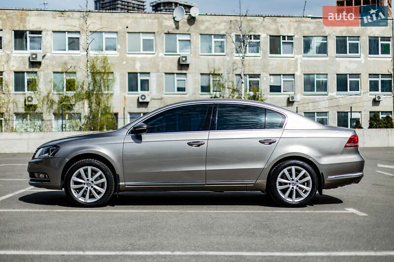 Седан Volkswagen Passat 2012 в Киеве