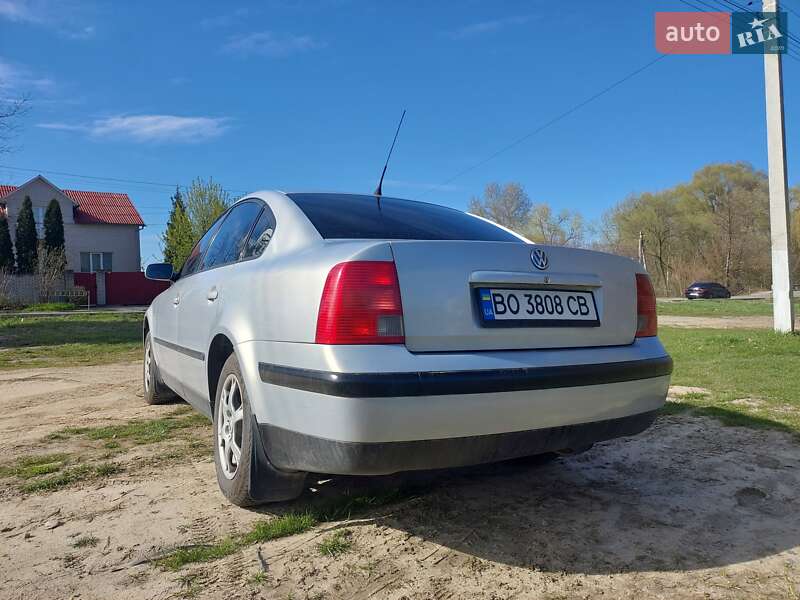 Седан Volkswagen Passat 1999 в Киеве