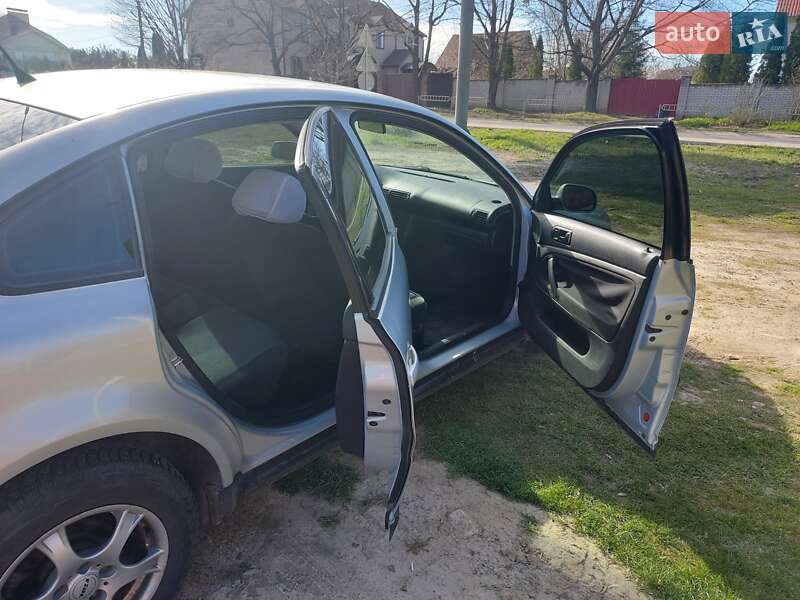 Седан Volkswagen Passat 1999 в Киеве