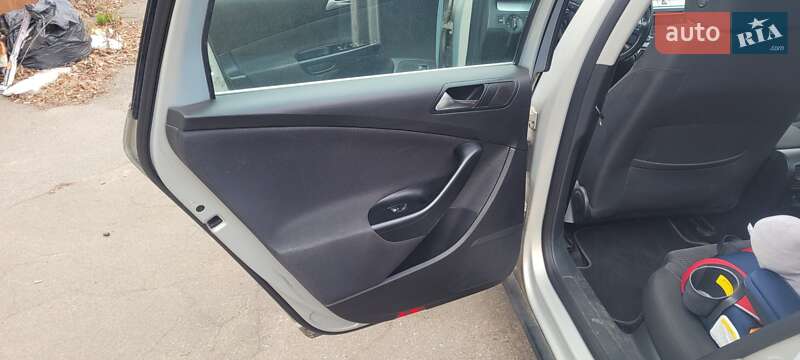 Универсал Volkswagen Passat 2010 в Киеве