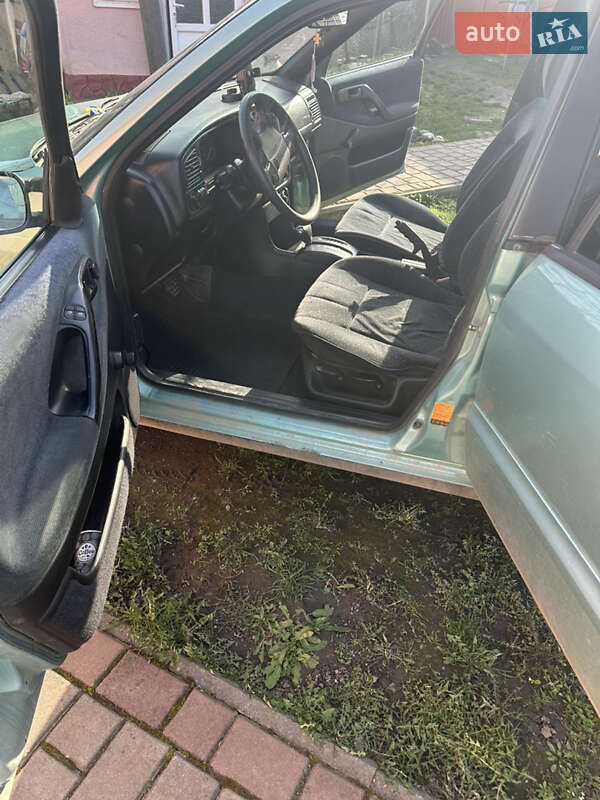 Универсал Volkswagen Passat 1994 в Нижними Становцами