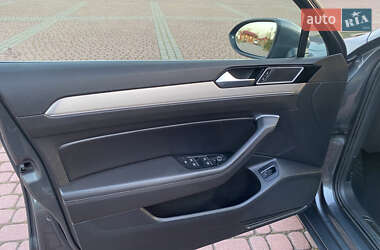 Седан Volkswagen Passat 2015 в 