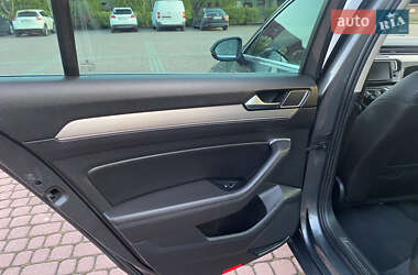 Седан Volkswagen Passat 2015 в 