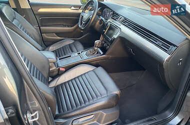 Седан Volkswagen Passat 2015 в 