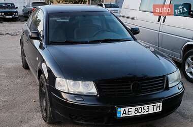 Седан Volkswagen Passat 1999 в 