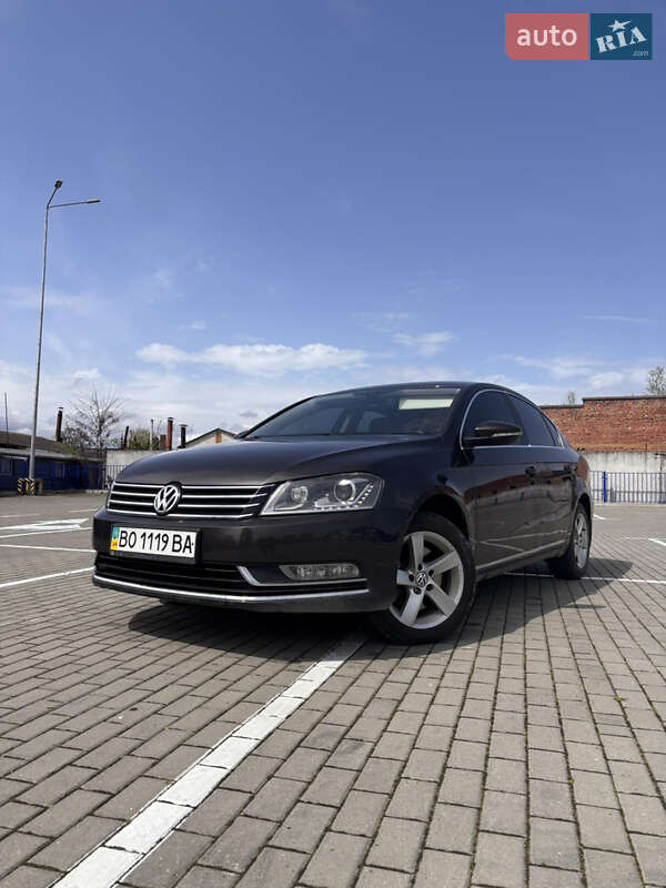 Седан Volkswagen Passat 2012 в 