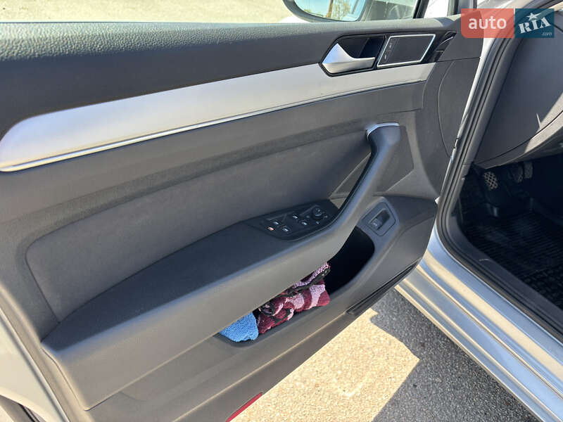 Універсал Volkswagen Passat 2015 в Ромнах