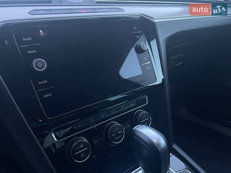 Седан Volkswagen Passat 2018 в Луцке