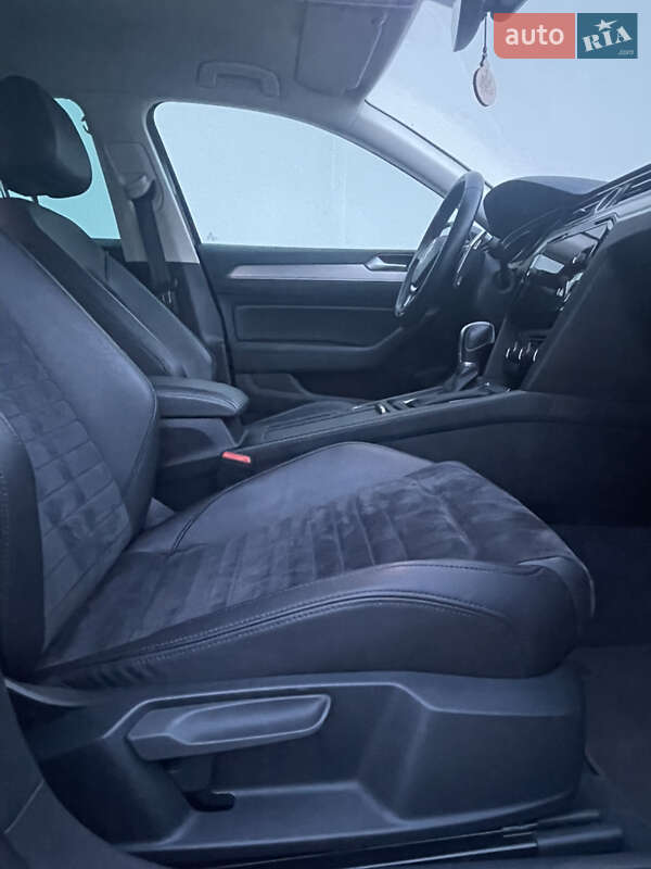 Седан Volkswagen Passat 2018 в Луцке