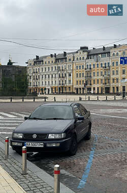 Седан Volkswagen Passat 1996 в 