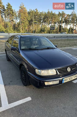Седан Volkswagen Passat 1996 в 