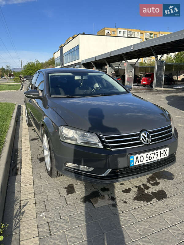 Седан Volkswagen Passat 2011 в Ужгороде