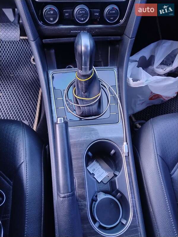 Седан Volkswagen Passat 2016 в Днепре