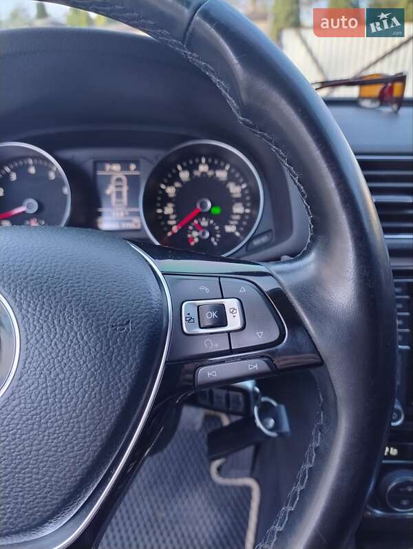 Седан Volkswagen Passat 2016 в Днепре