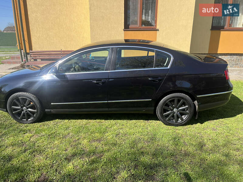 Седан Volkswagen Passat 2010 в Івано-Франково