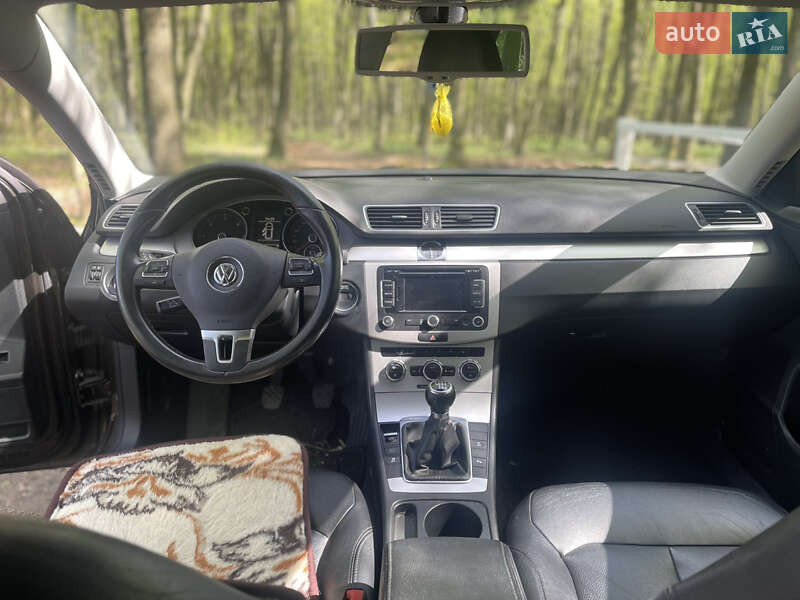 Универсал Volkswagen Passat 2012 в Ивано-Франковске