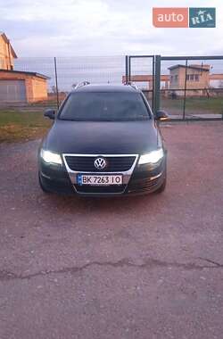 Універсал Volkswagen Passat 2009 в 