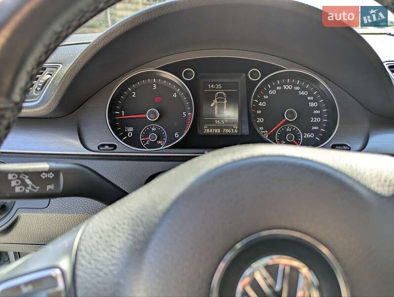 Універсал Volkswagen Passat 2012 в Ужгороді