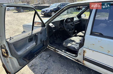 Хэтчбек Volkswagen Passat 1986 в 